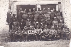 Офицеры и бойцы 2-го бат. 340-го полка. 7 мая 1945 года.