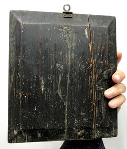 Красивая икона в киоте. Богородица. Золочение.
