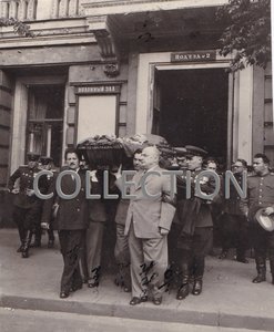 Члены Правительства выносят гроб Димитрова. Москва,4.07.1949