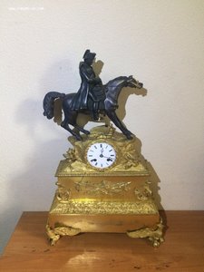 Часы бронзовые с Наполеоном. Высота 57 см.
