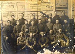 Груповая фотография предположительно Голиков А. Г.