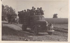 Мотопехота на трофейных грузовиках. 1943 год.