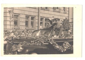 13 фото Космонавтов.