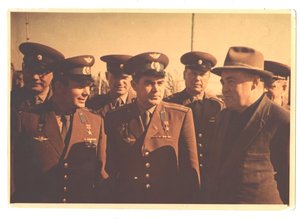 13 фото Космонавтов.