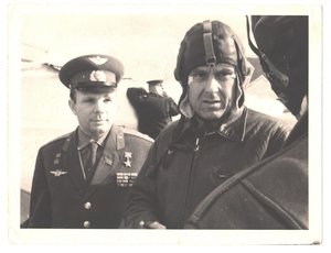 13 фото Космонавтов.