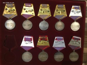 Трудовая доблесть-4шт, трудовое отличие-5шт Мпц-3000р