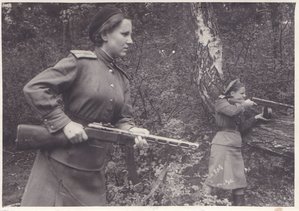 Зачёт по тактике. Девушки с автоматами.г.Красноярск.1945 г.