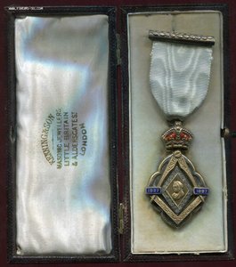 орден королевы Виктории серебро Англия 1900г в коробке