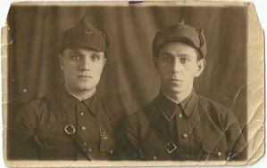 Красноармейцы в буденовках