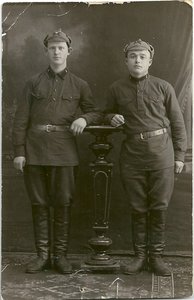 Красноармейцы в буденовках