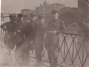 Бойцы НКВД в Москве (?). 4 любительских фото. 1941 год.