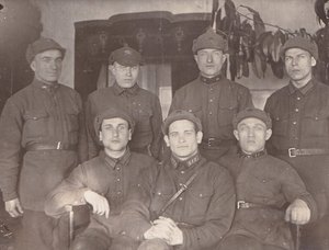 Бойцы РККА (артиллеристы). Эмблемы (пушки с гренадой?). 1933