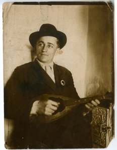 Парень с редким знаком ударника