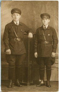 Комсомольцы в Форме с Кокардами в Виде значков " КИМ "!!!!!!