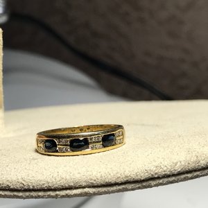 Красивое колечко сапфиры и бриллианты..золото