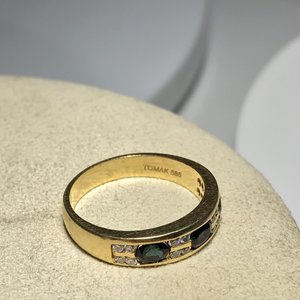 Красивое колечко сапфиры и бриллианты..золото