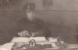 Красный командир в рабочем кабинете. Интерьер.Оружие.Форма.