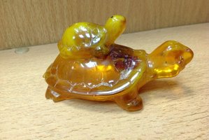 Черепаха из янтаря