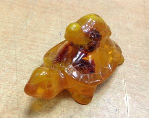Черепаха из янтаря