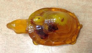 Черепаха из янтаря