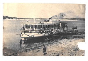 Параход у причала.С. Двина.