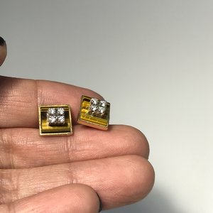 Интересные сережки гвоздики с бриллиантиками