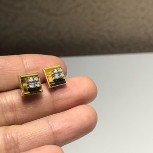 Интересные сережки гвоздики с бриллиантиками