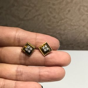 Интересные сережки гвоздики с бриллиантиками