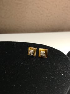 Интересные сережки гвоздики с бриллиантиками