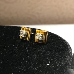 Интересные сережки гвоздики с бриллиантиками