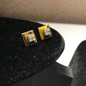 Интересные сережки гвоздики с бриллиантиками