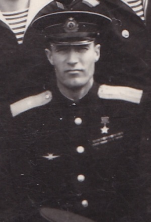 Группа моряков Черноморского Флота. Два Героя Сов.Союза.1951