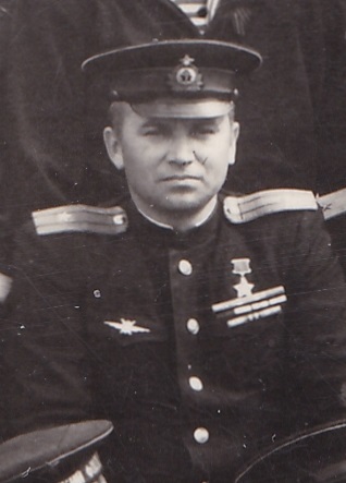 Группа моряков Черноморского Флота. Два Героя Сов.Союза.1951