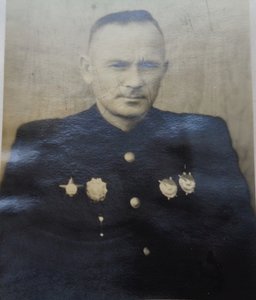 Фото с орденами Невского и Кутузова.