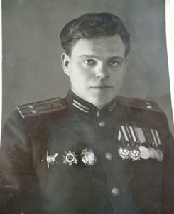 Фото с орденами Невского и Кутузова.