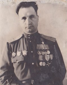 Герой Советского Союза п/полковник С.Х.Марковцев. 2 фото.