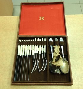 Столовый набор на 24 предмета в коробке.