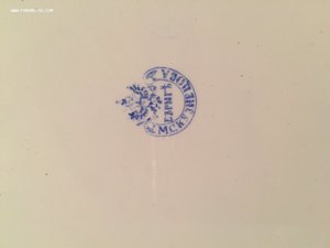 Огромное блюдо Кузнецова «Пажеский Его. И. В. Корпусь»