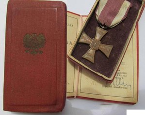 Куплю футляр Крест Храбрых (Польша)