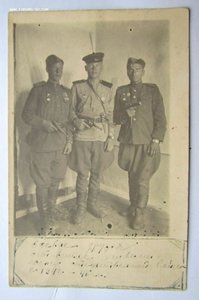 Фото 1945 г. Солдаты с пистолетами