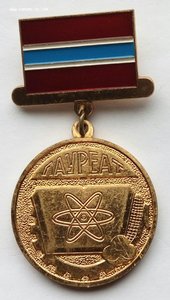 Лауреат комсомольской премии Узбекистана.