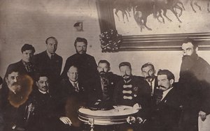 Ком.ТуркФронтом М.В.ФРУНЗЕ с группой старых большевиков.