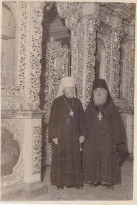 Митрополит Киевский и архимандрит Валерий. Киев,1943 год.