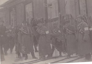 Лыжный пробег.Лозунги на перевязях. Москва,январь 1931 г.