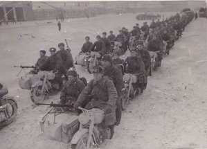 Колонна мотоциклистов. Зап.фр. Москва,декабрь 1941 г.