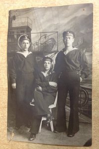 Три краснофлотца -интересные бескозырки 1923 год