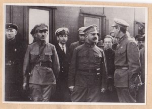 Встреча М.В.Фрунзе на Московском вокзале. Лнг. 1925 г. 2 сн.