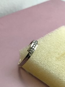 Изящное новое золотое колечко с бриллиантами