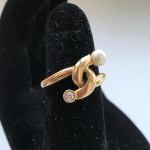 Кольцо золото 750 жемчужинка и бриллиантик..изящное