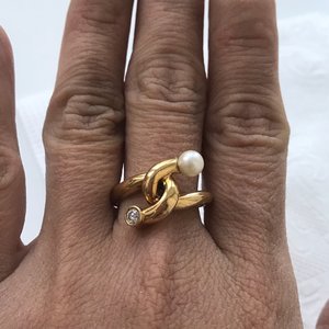 Кольцо золото 750 жемчужинка и бриллиантик..изящное